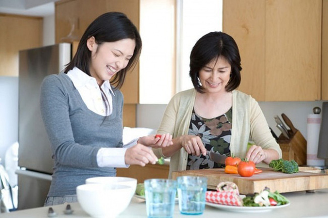 Mẹ chồng muốn lấy vợ mới cho con trai vì con dâu không biết đẻ, cô đáp 1 câu khiến bà lặng người-1