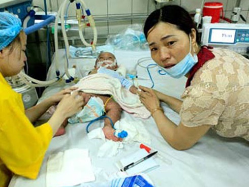 Nhiều trẻ mắc sởi từ trào lưu anti vắc xin”: Người lớn a dua, trẻ con chịu trận-3