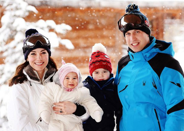 Hoàng tử Harry lẻ bóng một mình khi vợ bầu Meghan tiệc tùng ồn ào ở Mỹ, nhìn gia đình Công nương Kate khác xa một trời một vực-3