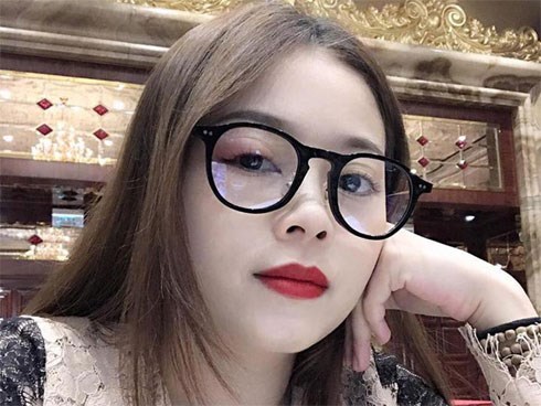 Bị mạo danh đi vay tiền, Hằng Túi chỉ thủng thẳng đáp: Hằng có vay nhưng tiền tỷ, không phải tiền ăn sáng!
