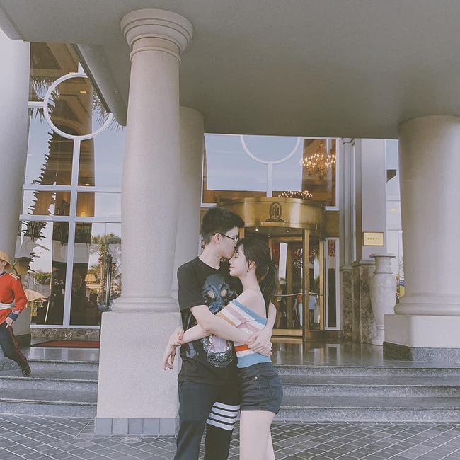 Sang chảnh như em trai Phan Thành và bạn gái: Đã chụp ảnh là chỉ tạo dáng trước siêu xe hoặc check-in ở nhà hàng xịn-6