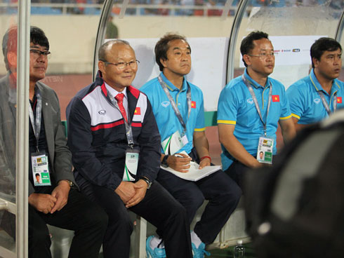 Tiến cử trợ lý Lee Young-jin nắm U23 Việt Nam, HLV Park Hang Seo toan tính gì?-2