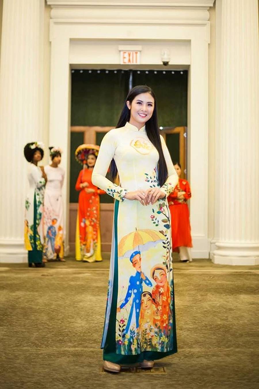 Hoa hậu Tiểu Vy, Á hậu Phương Nga đốn tim fans với váy áo lộng lẫy-11