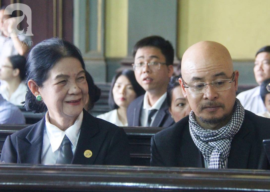 Cảm xúc trái ngược của bà Lê Hoàng Diệp Thảo và ông Đặng Lê Nguyên Vũ trong suốt 2 ngày xử ly hôn, phân chia tài sản-6