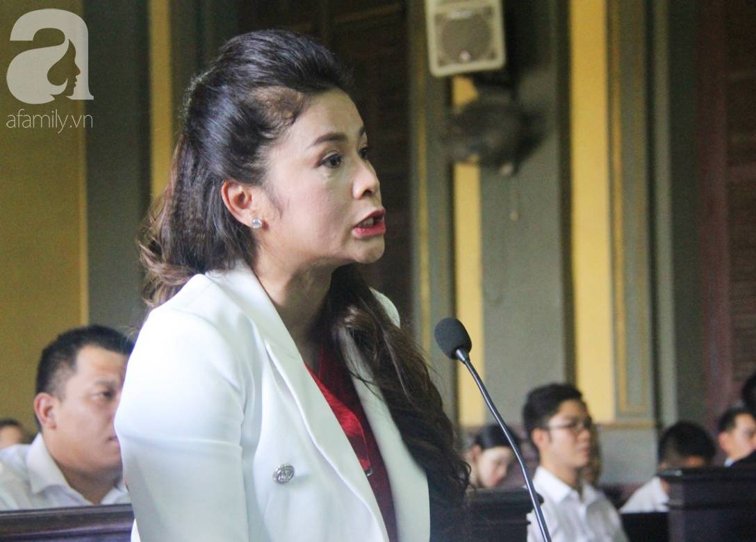 Cảm xúc trái ngược của bà Lê Hoàng Diệp Thảo và ông Đặng Lê Nguyên Vũ trong suốt 2 ngày xử ly hôn, phân chia tài sản-14