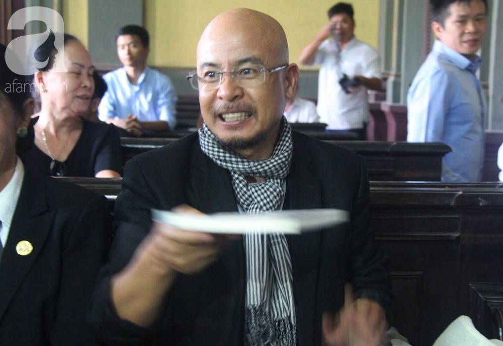 Cảm xúc trái ngược của bà Lê Hoàng Diệp Thảo và ông Đặng Lê Nguyên Vũ trong suốt 2 ngày xử ly hôn, phân chia tài sản-18