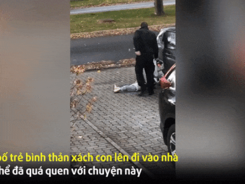 Ông bố xách con như xách đồ gây sốt cộng đồng mạng