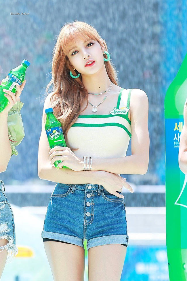 Cô gái Thái Lan xinh đẹp khiến người ta ngỡ rằng búp bê sống là có thật-11