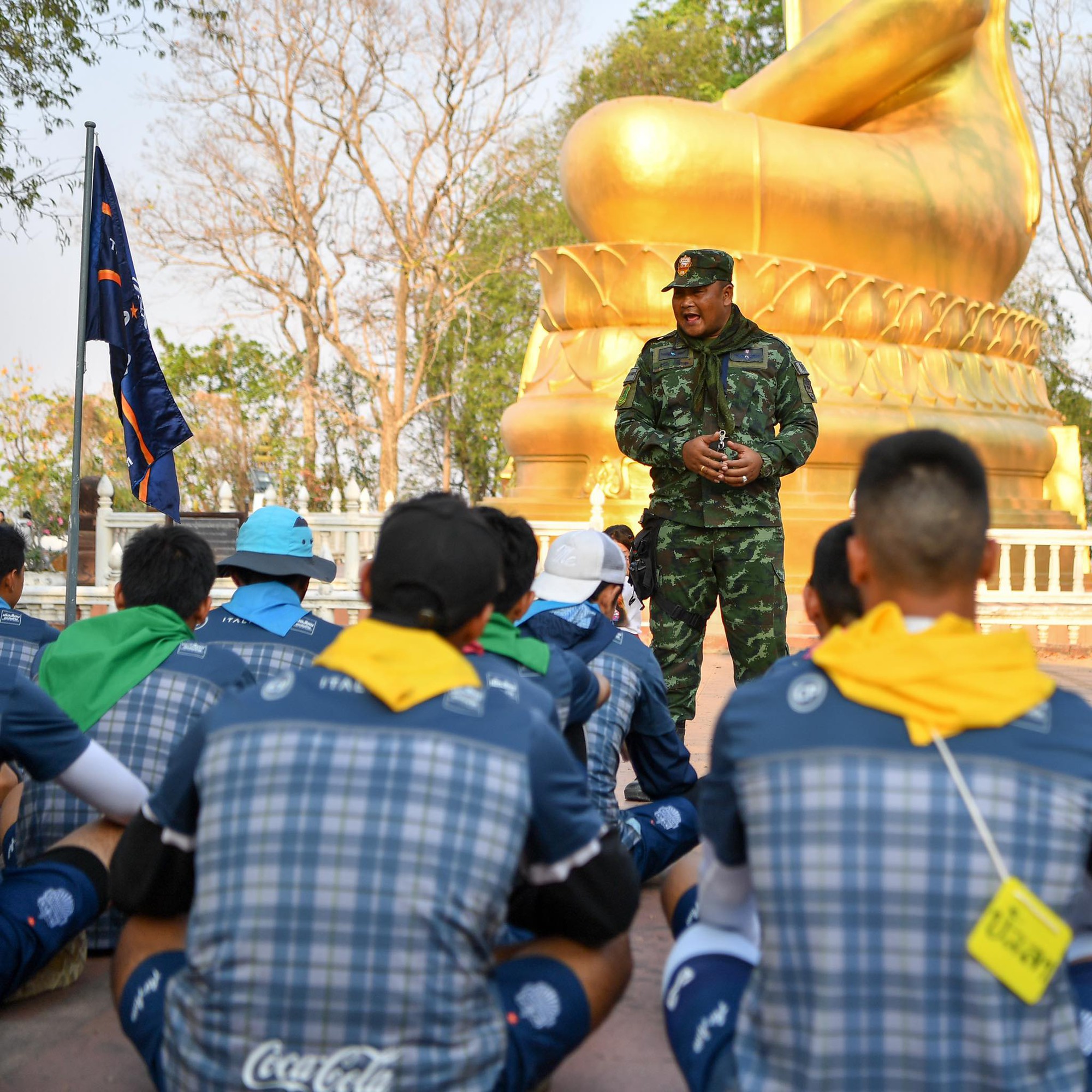 Xuân Trường đi lễ chùa cầu may cho mùa giải đầu tiên tại Thai League-6