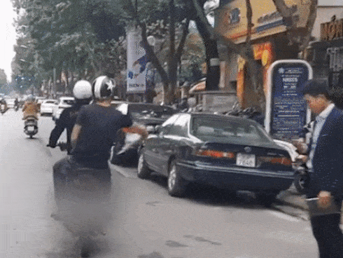 Xôn xao hình ảnh núi cốc nhựa thải ra trong buổi sáng của chuỗi cà phê 300 cửa hàng nổi tiếng ở Sài Gòn-4