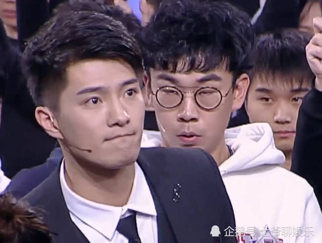 Xuất hiện nam thần toán học cao 1m96 trong chương trình Bộ não siêu việt khiến chị em thần hồn điên đảo-3