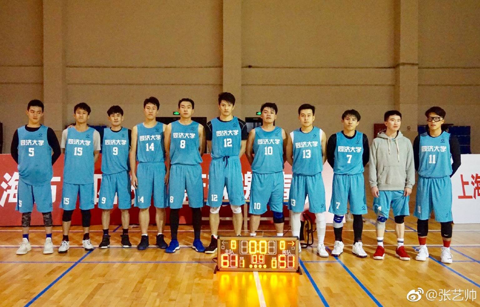 Xuất hiện nam thần toán học cao 1m96 trong chương trình Bộ não siêu việt khiến chị em thần hồn điên đảo-7