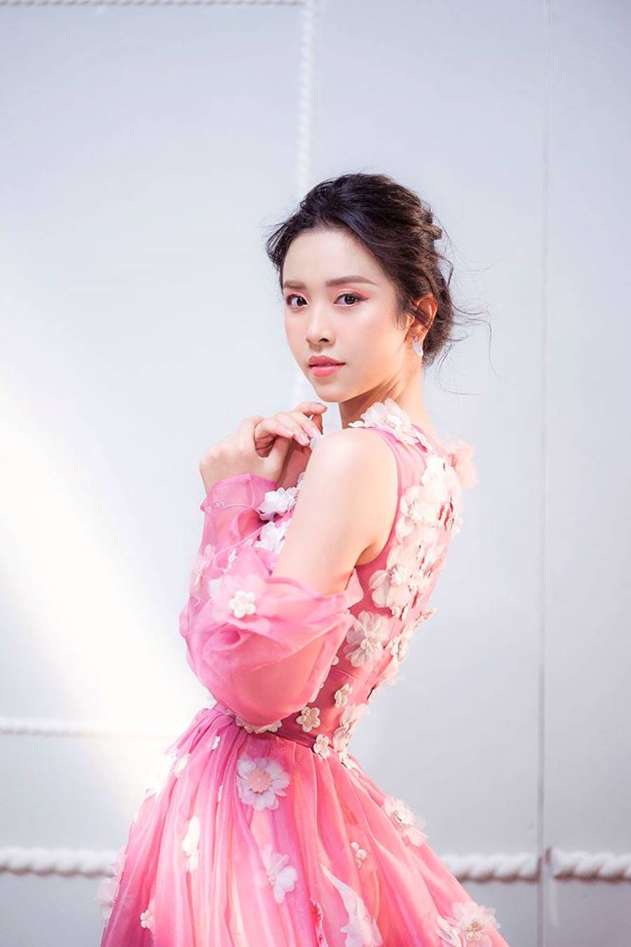 Á hậu Thuý An tái xuất xinh đẹp, hé lộ kế hoạch thi sắc đẹp quốc tế-5