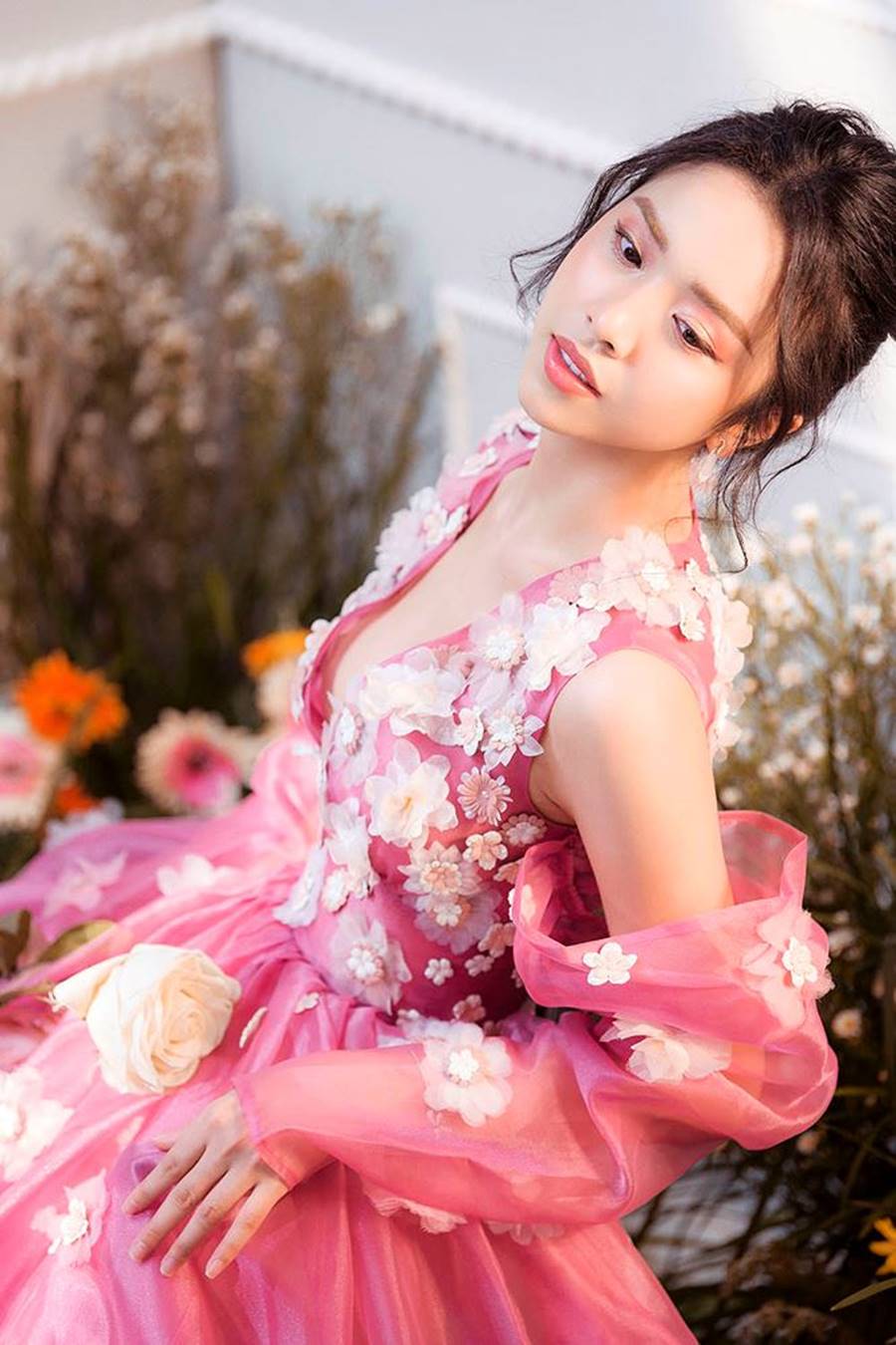 Á hậu Thuý An tái xuất xinh đẹp, hé lộ kế hoạch thi sắc đẹp quốc tế-9