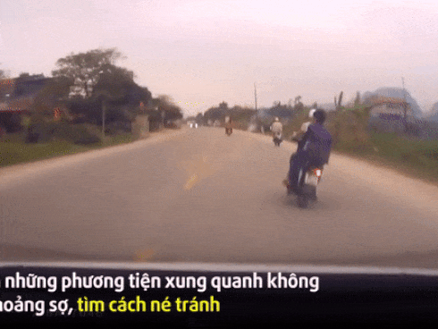 Đi xe coi thường mạng sống, hai thanh niên nhận kết cục bi thảm