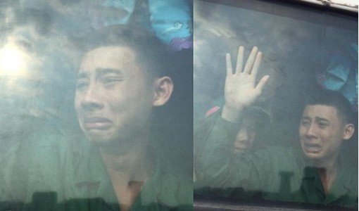 Chia tay người yêu đi nhập ngũ: Cô gái khóc ngất, nhất quyết chờ 2 năm để về làm đám cưới!-2