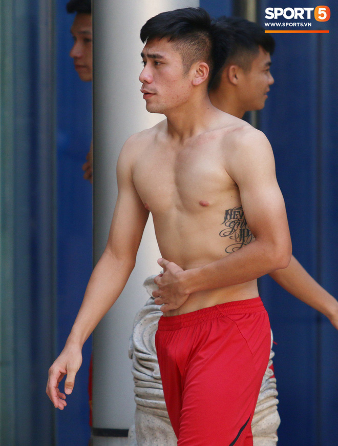 Chẳng kém các đàn anh, U22 Việt Nam cũng có rất nhiều cực phẩm khi vui đùa bên bể bơi-3