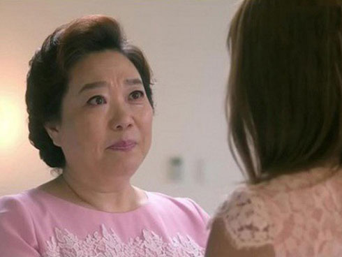 Con dâu say xỉn, lái xe chở mẹ chồng lao xuống ruộng-1