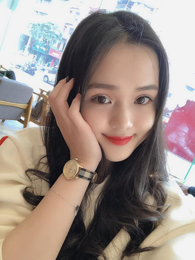 Chỉ đăng 1 bức ảnh selfie, bạn gái Duy Mạnh lại bị chê trách nhà giàu còn muốn moi tiền người yêu và fan, lý do là...-1