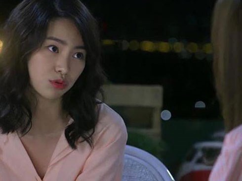 Bị hàng xóm mỉa mai vì làm mẹ đơn thân, tôi chỉ hỏi thăm về chồng chị ý một câu mà khiến chị ngại quá về luôn