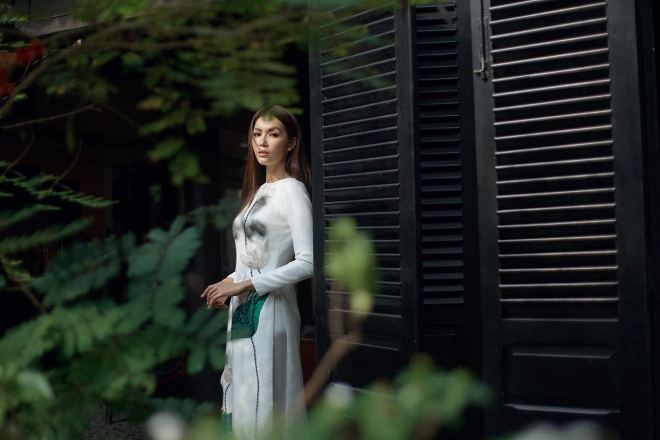 Minh Tú thần thái ngút ngàn với áo dài trắng giản dị-4