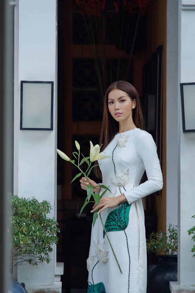 Minh Tú thần thái ngút ngàn với áo dài trắng giản dị-6