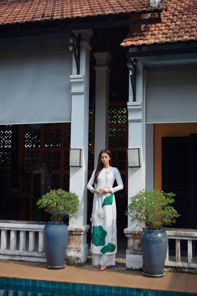 Minh Tú thần thái ngút ngàn với áo dài trắng giản dị-7