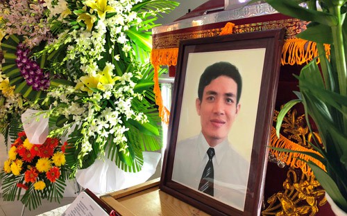 Bà bán vé số có trách nhiệm gì không khi vô tình gián tiếp khiến người cha đang chơi với con bị đâm chết?-2