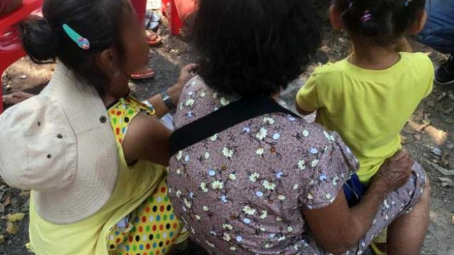 Bà bán vé số có trách nhiệm gì không khi vô tình gián tiếp khiến người cha đang chơi với con bị đâm chết?-3