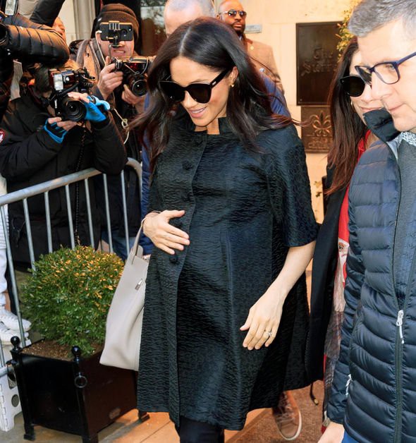 Bà bầu Meghan tiếp tục đổ thêm dầu vào lửa, khiến người dùng mạng sục sôi bởi hành động từ thiện làm màu để đánh bóng tên tuổi-1