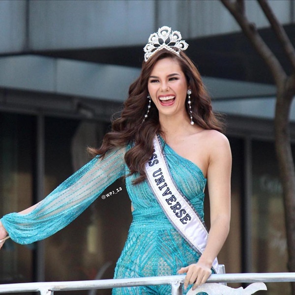 Sự cố hi hữu trong lịch sử Miss Universe: Đang diễu hành, Hoa hậu làm vỡ vương miện 6 tỉ và phản ứng bất ngờ sau đó-6