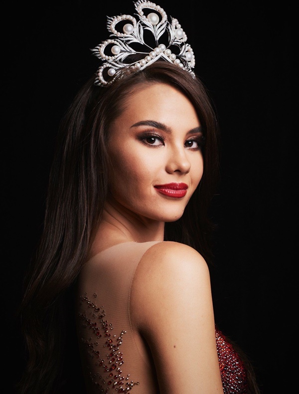 Sự cố hi hữu trong lịch sử Miss Universe: Đang diễu hành, Hoa hậu làm vỡ vương miện 6 tỉ và phản ứng bất ngờ sau đó-14