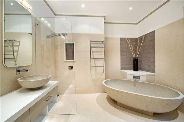 Với một phòng tắm 5 sao, bạn sẽ được tận hưởng không gian sang trọng và tiện nghi với các thiết bị hiện đại như bồn tắm massage, vòi sen đa chức năng, điều hòa nhiệt độ và đèn chiếu sáng mềm mại. Chỉ cần một lần tắm, bạn sẽ cảm nhận được sự khác biệt với phòng tắm thông thường.
