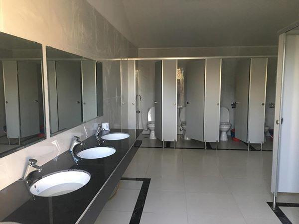 Vì sao nhà vệ sinh công cộng luôn có khoảng hở? Nghe lý do ai cũng cúi đầu bái phục”-4