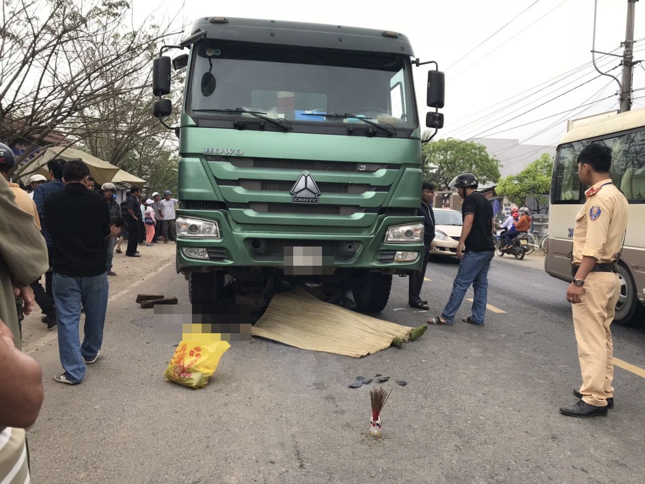 Nóng: Chiến sỹ công an 23 tuổi tử vong thương tâm dưới bánh xe tải ở Đà Nẵng-1
