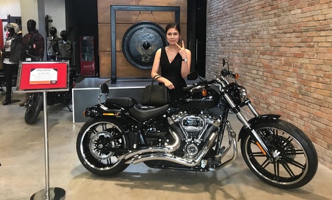 Nữ đại gia đất Cảng tặng chồng Harley-Davidson gần 1 tỷ-2