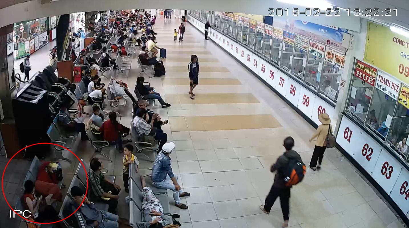 Người phụ nữ dùng thuốc mê bỏ vào nước, cơm mời khách ở bến xe để lấy tài sản-2