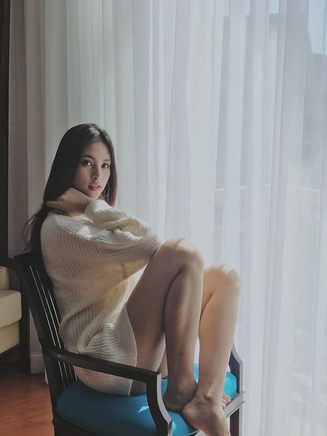 Đỗ Mỹ Linh, Tiểu Vy đồng loạt khoe sắc gợi cảm khiến fans bấn loạn-6