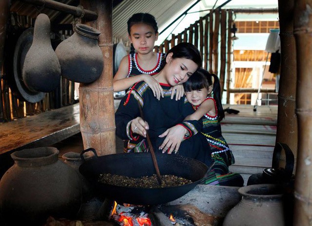 Chuyện 2 ông vua cùng bị vợ ly hôn: Vua bánh mì trắng tay, dâng hết của cải cho vợ, vua cà phê chật vật giữ sản nghiệp-7