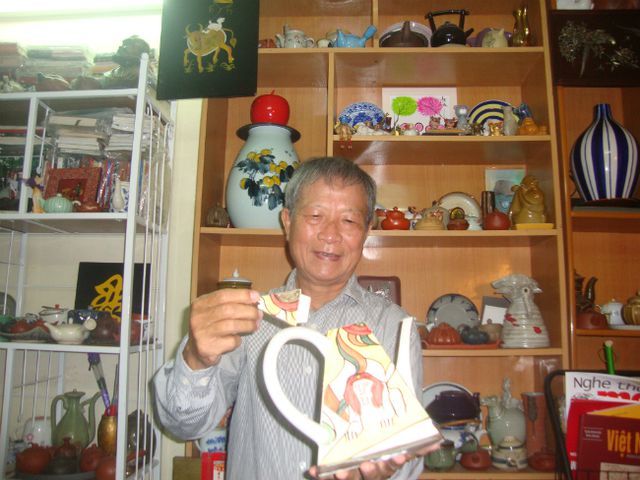 Bộ sưu tập ấm trà độc nhất vô nhị ở VN, có chiếc nhỏ xíu mà giá cả trăm triệu-13