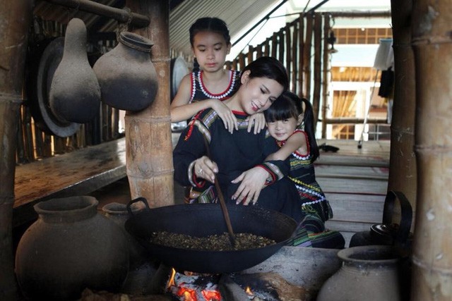 Bức thư tình mùi mẫn do chính tay Vua cà phê Trung Nguyên viết gửi cô nhân viên bưu điện Lê Hoàng Diệp Thảo ngày nào bất ngờ xuất hiện gây bão CĐM-5