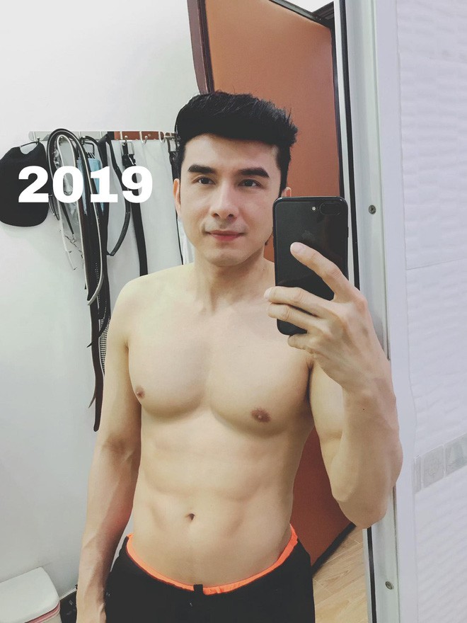 Đan Trường khiến fan phát sốt” khi khoe thân hình 6 múi săn chắc không thay đổi sau 10 năm-2