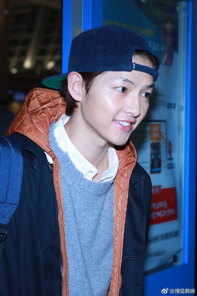 Ơn trời, cuối cùng Song Joong Ki đã chính thức lộ diện rồi!-7