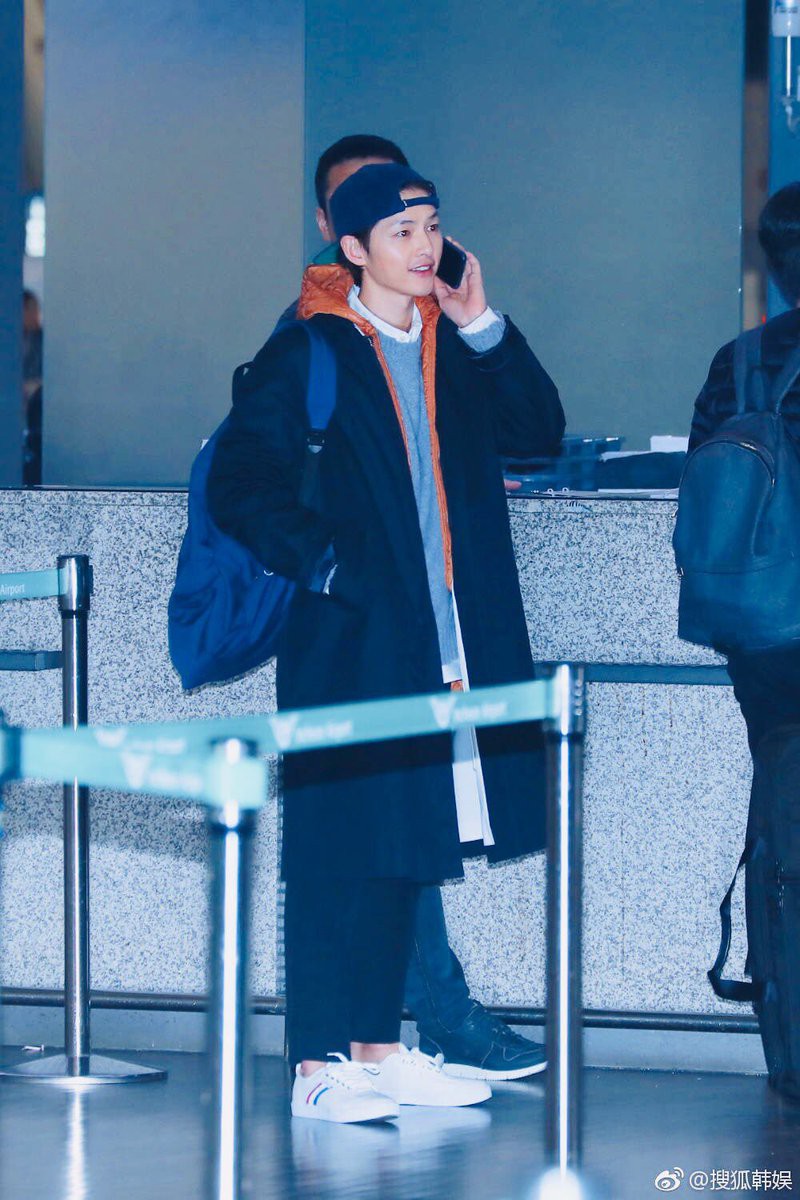 Ơn trời, cuối cùng Song Joong Ki đã chính thức lộ diện rồi!-2