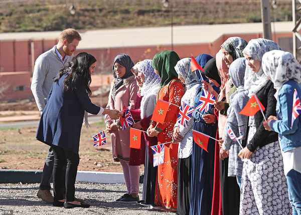 Bà bầu Meghan lấn át chồng trong sự kiện, khiến Hoàng tử Harry ngượng ngùng xấu hổ vì điều này-1