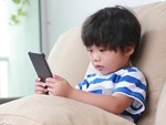 Con quấy khóc, bố mẹ cho chơi ngay smartphone: Đừng vì vài phút nhàn rỗi mà hủy hoại một đứa trẻ còn chưa kịp lớn!-8