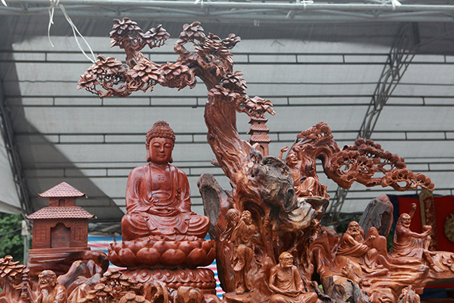 Tận thấy bộ ba tượng phật bằng gỗ quý giá gần 3 tỷ đồng-3