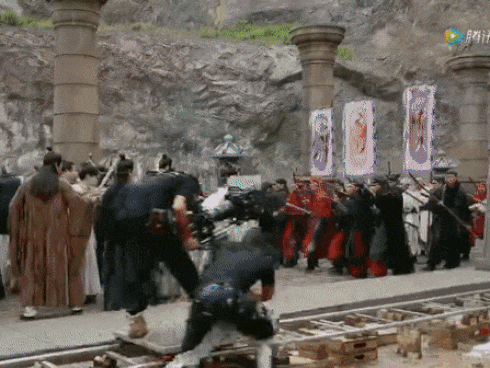 Hậu trường khó tin những cảnh quay gay cấn trên phim-1