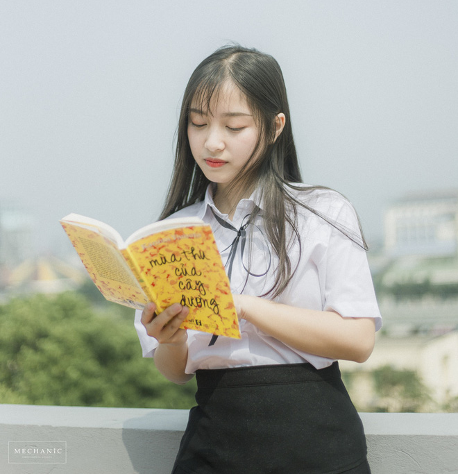 Nữ sinh trường Thương mại khiến đám con trai liêu xiêu vì đã xinh như búp bê lại có thành tích học quá ấn tượng-1