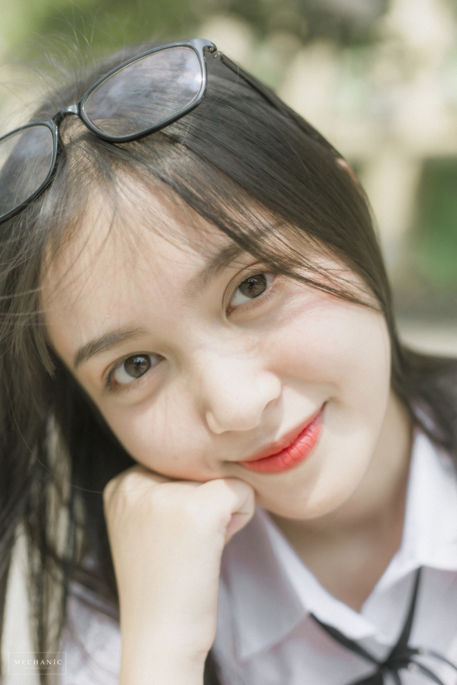 Nữ sinh trường Thương mại khiến đám con trai liêu xiêu vì đã xinh như búp bê lại có thành tích học quá ấn tượng-2